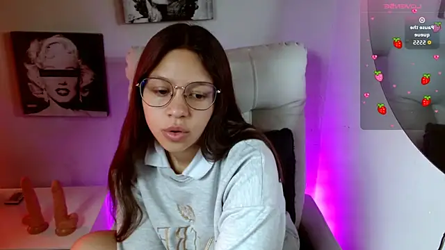 Snapshot of SamanthaRoldaan chatting on September 22, 2:59 pm SamanthaRoldaan online show from September 22, 2:59 pm