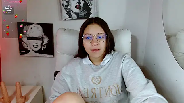 Snapshot of SamanthaRoldaan chatting on October 6, 3:18 pm SamanthaRoldaan online show from October 6, 3:18 pm