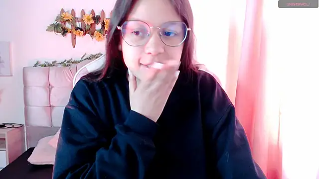 Snapshot of SamanthaRoldaan chatting on September 25, 3:44 pm SamanthaRoldaan online show from September 25, 3:44 pm