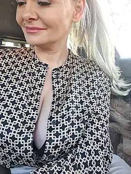 GjuliaX online show from November 19, 8:36 am