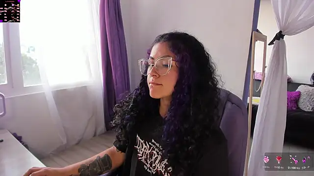 Snapshot of witchviolet chatting on September 29, 9:09 pm witchviolet online show from September 29, 9:09 pm