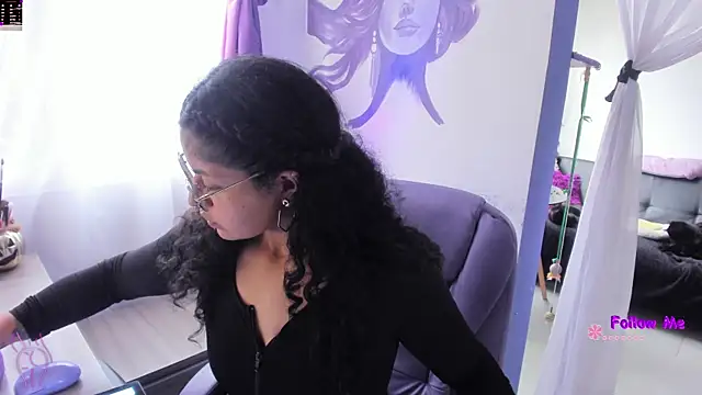 Snapshot of witchviolet chatting on October 18, 8:32 pm witchviolet online show from October 18, 8:32 pm