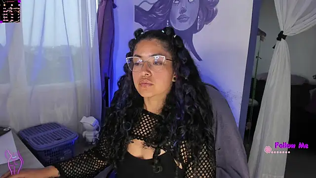 Snapshot of witchviolet chatting on October 9, 9:52 pm witchviolet online show from October 9, 9:52 pm