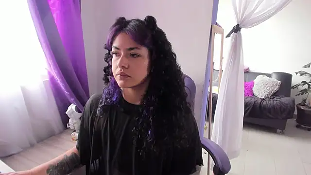 Snapshot of witchviolet chatting on October 1, 4:01 pm witchviolet online show from October 1, 4:01 pm