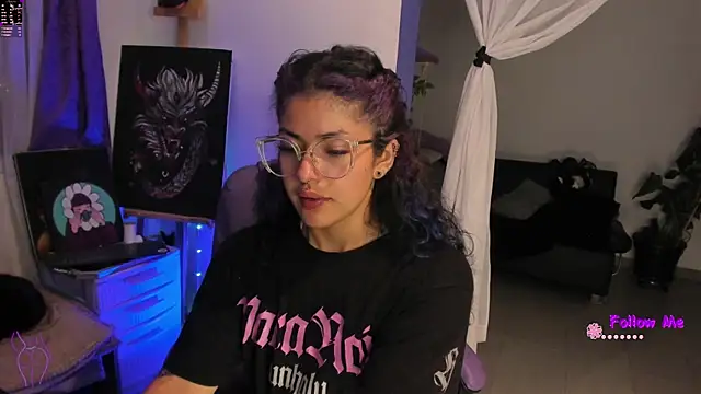 Snapshot of witchviolet chatting on September 21, 2:10 am witchviolet online show from September 21, 2:10 am