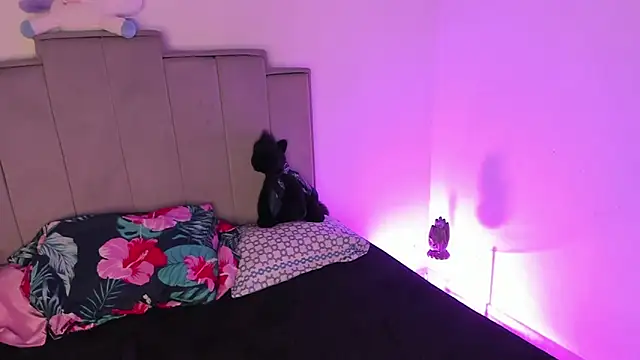 chloe watson  online show from July 28, 8:52 pm