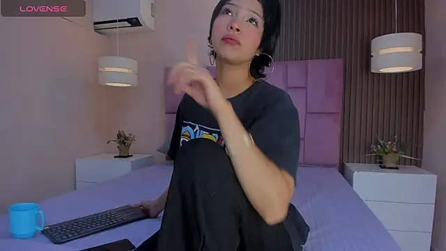 chloe watson  online show from December 5, 1:34 pm