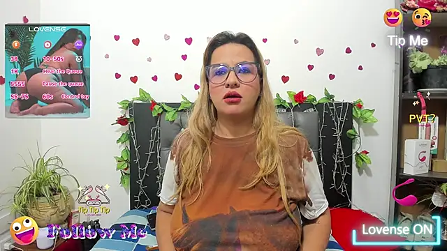 Snapshot of hazel_34 chatting on October 21, 8:07 am hazel 34 online show from October 21, 8:07 am