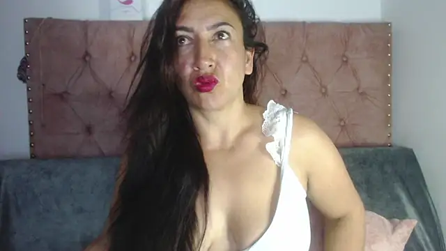 Snapshot of missbella1 chatting on September 17, 10:19 pm missbella1 online show from September 17, 10:19 pm