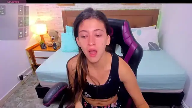 Snapshot of julieth_love_ chatting on September 21, 2:05 pm julieth love online show from September 21, 2:05 pm