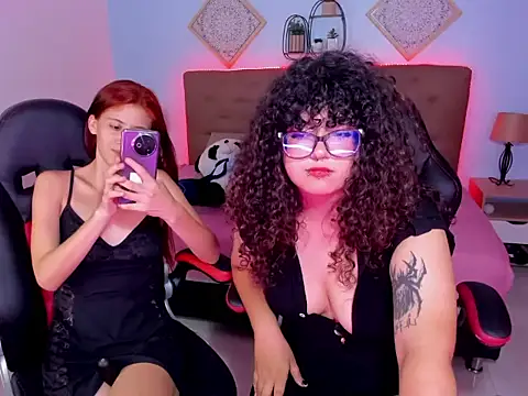 Snapshot of julieth_love_ chatting on October 5, 10:37 pm julieth love online show from October 5, 10:37 pm