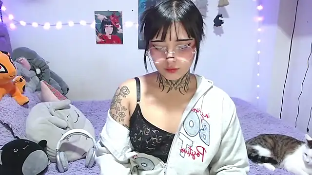 mia catt05 online show from June 5, 5:22 am