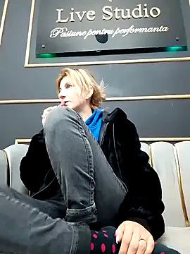 RileyLanna online show from November 19, 4:12 am