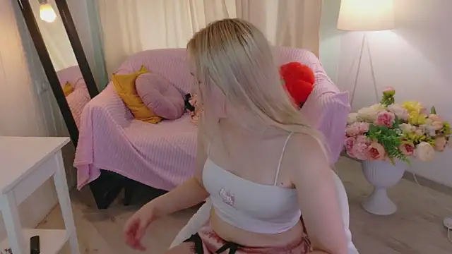 Beatrica Klein online show from July 26, 2:14 pm