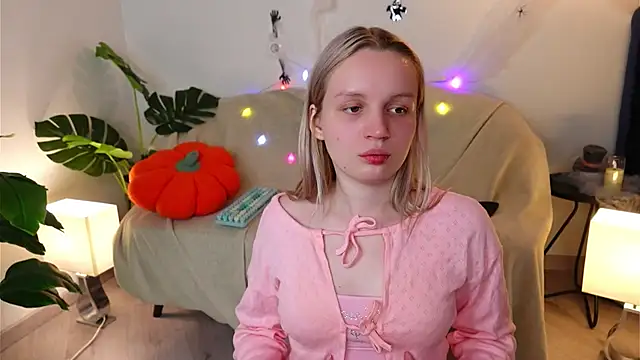 Snapshot of Beatrica_Klein chatting on October 17, 3:59 pm Beatrica Klein online show from October 17, 3:59 pm