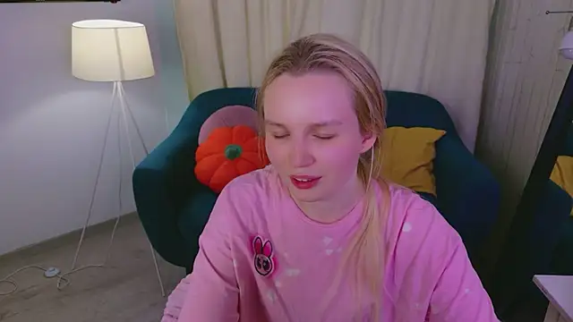 Beatrica Klein online show from June 16, 3:57 pm