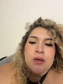 Sara smiiith211 online show from July 13, 12:22 am