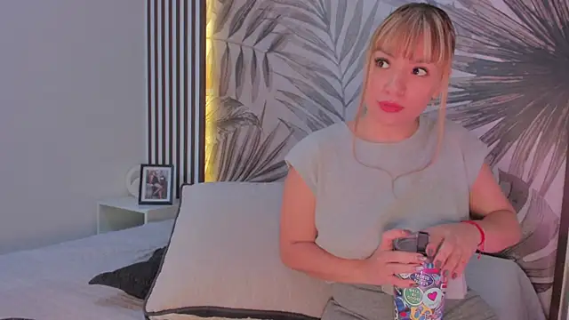 Samaantha-White online show from September 16, 11:40 am