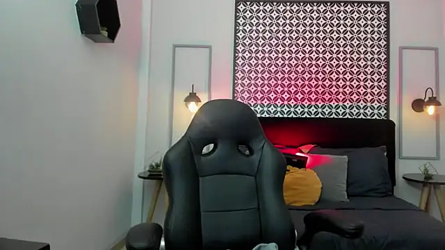 Melanie silver  online show from November 20, 9:38 pm