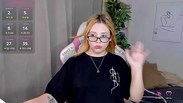 Snapshot of Stacy_Luv chatting on October 20, 1:41 am Stacy Luv online show from October 20, 1:41 am