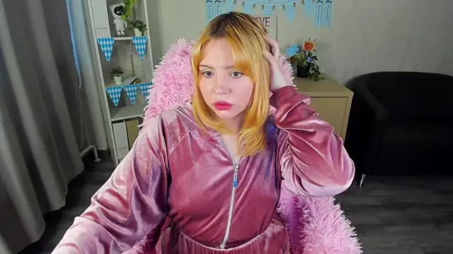 Snapshot of Stacy_Luv chatting on October 15, 1:19 am Stacy Luv online show from October 15, 1:19 am