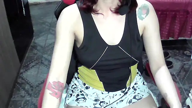 Snapshot of ManuEscarlate13 chatting on October 18, 9:23 am ManuEscarlate13 online show from October 18, 9:23 am