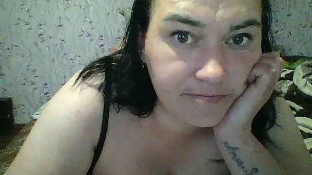 HollyLaBerry online show from May 29, 6:11 am
