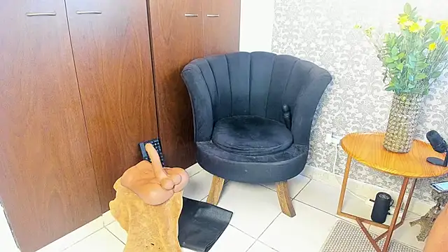 mabelsaravia online show from April 19, 7:38 pm