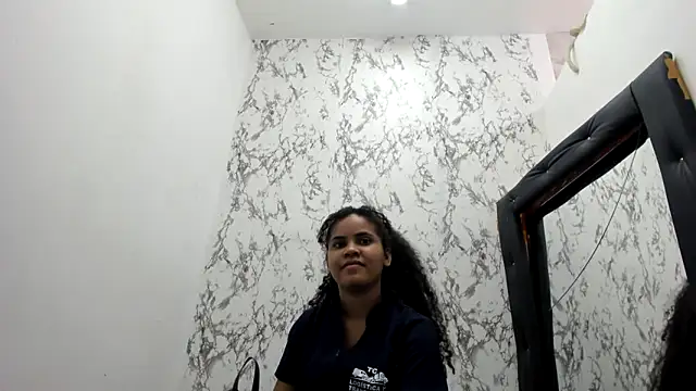 Snapshot of makena18 chatting on October 17, 1:47 pm makena18 online show from October 17, 1:47 pm