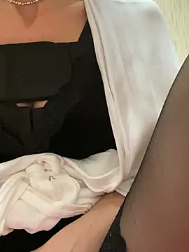 LauraDavis online show from April 8, 7:49 pm