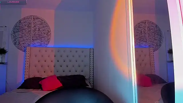 IsabelaVanegas  online show from September 18, 5:00 pm