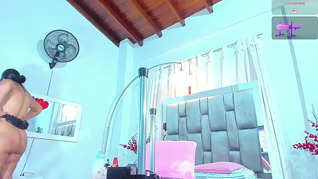 Antonellahorny69 online show from May 30, 6:59 pm