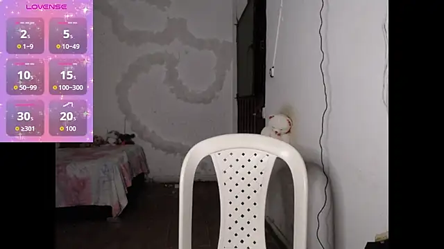 Snapshot of foxysweet09 chatting on October 10, 5:34 am foxysweet09 online show from October 10, 5:34 am