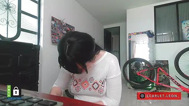 Snapshot of Scarletleon77 chatting on September 30, 4:45 pm Scarletleon77 online show from September 30, 4:45 pm