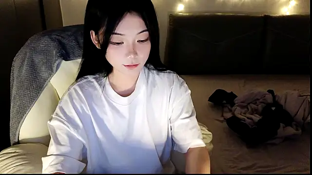Snapshot of Jennie-007 chatting on October 19, 10:39 am Jennie-007 online show from October 19, 10:39 am