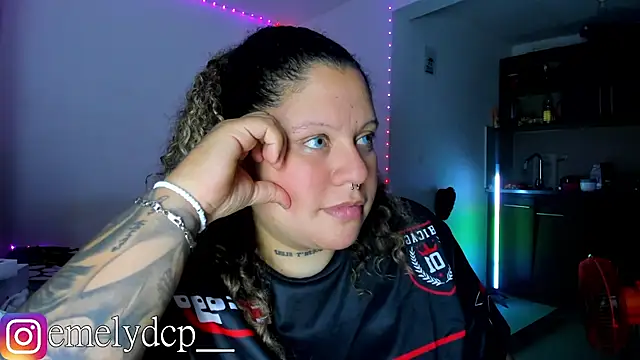 Snapshot of mariana_maze chatting on October 3, 5:23 am mariana maze online show from October 3, 5:23 am