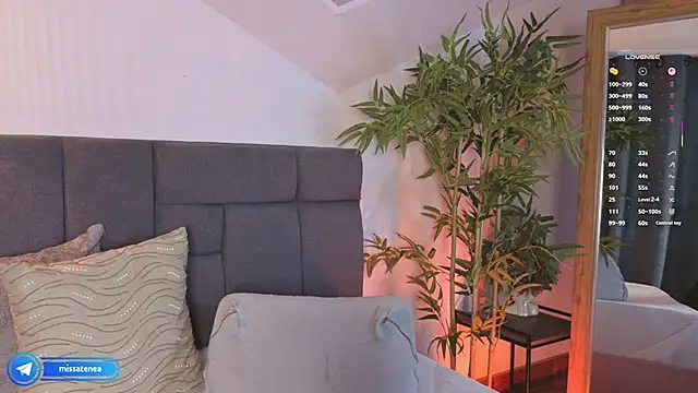 missatenea online show from January 8, 2:43 pm