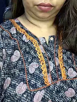 Snapshot of Ravina_patil1 chatting on September 22, 5:33 pm Ravina patil1 online show from September 22, 5:33 pm