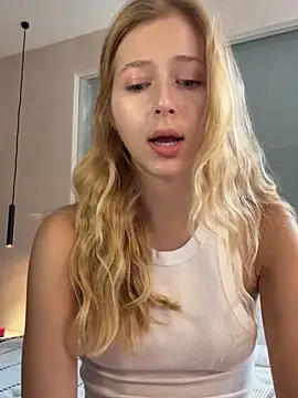 LunaRase online show from February 12, 6:37 am