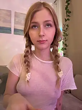 LunaRase online show from November 3, 11:47 am