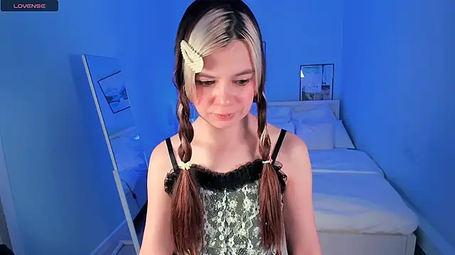 Lil Amelie online show from September 12, 2:46 pm