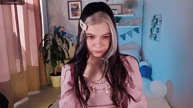 Lil Amelie online show from October 1, 7:35 am