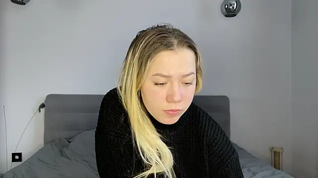 Embersweetbunny online show from January 17, 8:00 am