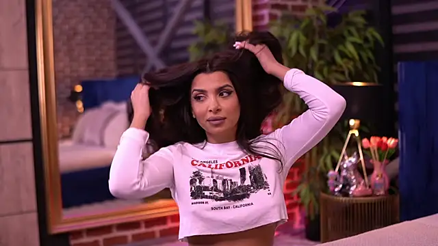 NicoleCellini online show from December 5, 7:15 pm