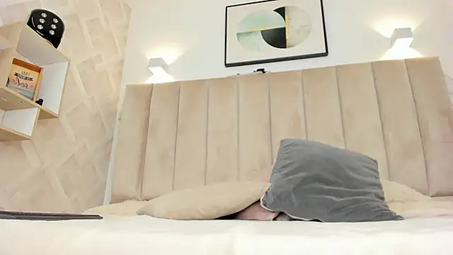 Anniie Queen online show from February 28, 3:39 am