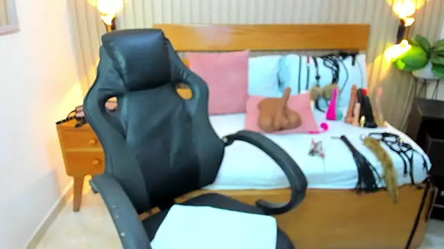 luciana ballesteros  online show from January 17, 12:34 pm