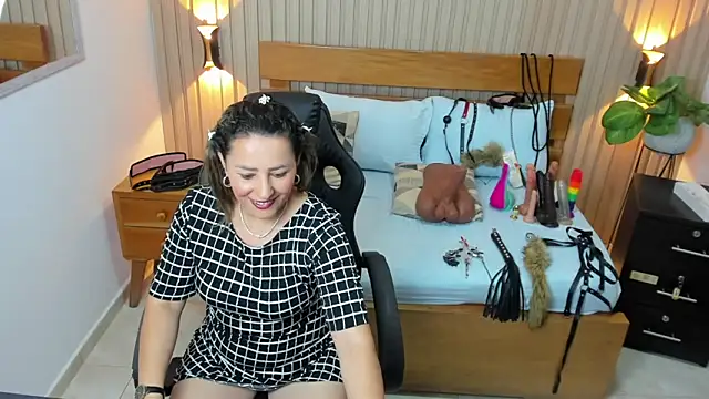 Snapshot of luciana_ballesteros_ chatting on September 30, 12:22 pm luciana ballesteros online show from September 30, 12:22 pm