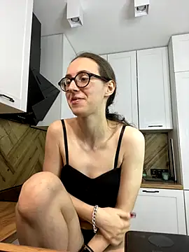 Snapshot of MartiniiSelenna chatting on October 1, 6:18 am MartiniiSelenna online show from October 1, 6:18 am