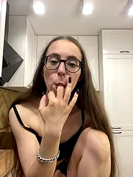 Snapshot of MartiniiSelenna chatting on September 13, 6:21 am MartiniiSelenna online show from September 13, 6:21 am