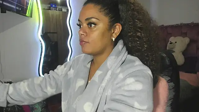 ladyrd1 online show from January 15, 3:56 am